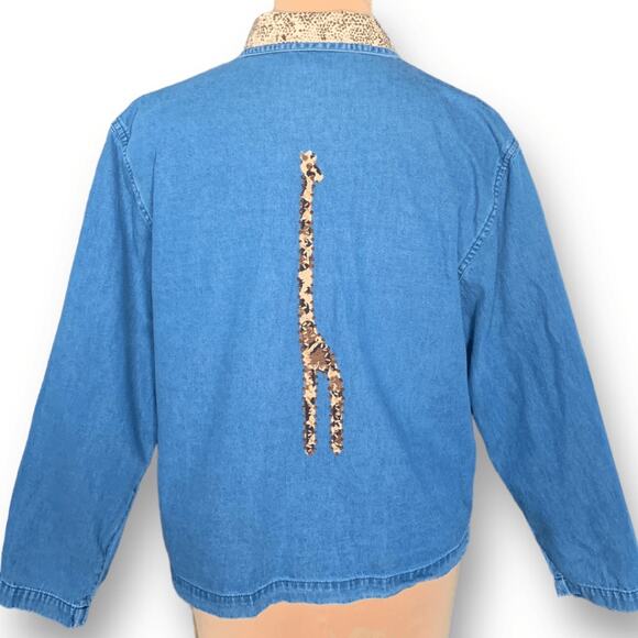 Vintage 90s Chambray Medium Wash Denim Shirt Jacket Giraffe Animal Beaded Safari - Picture 7 of 12